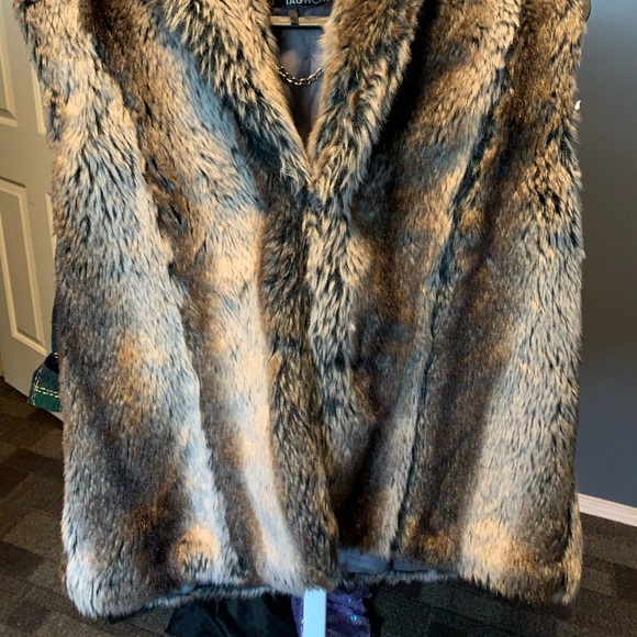 Faux Fur Vest - TAGWOMAN - Picture 4 of 5
